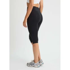 flattering high waist capri legging