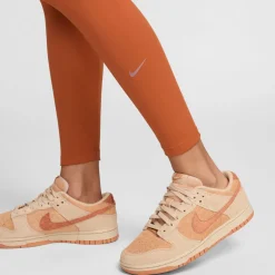 One Dri-FIT legging