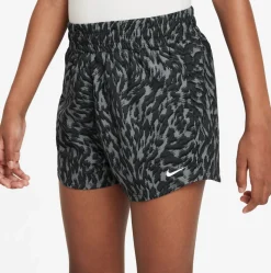 One Woven short