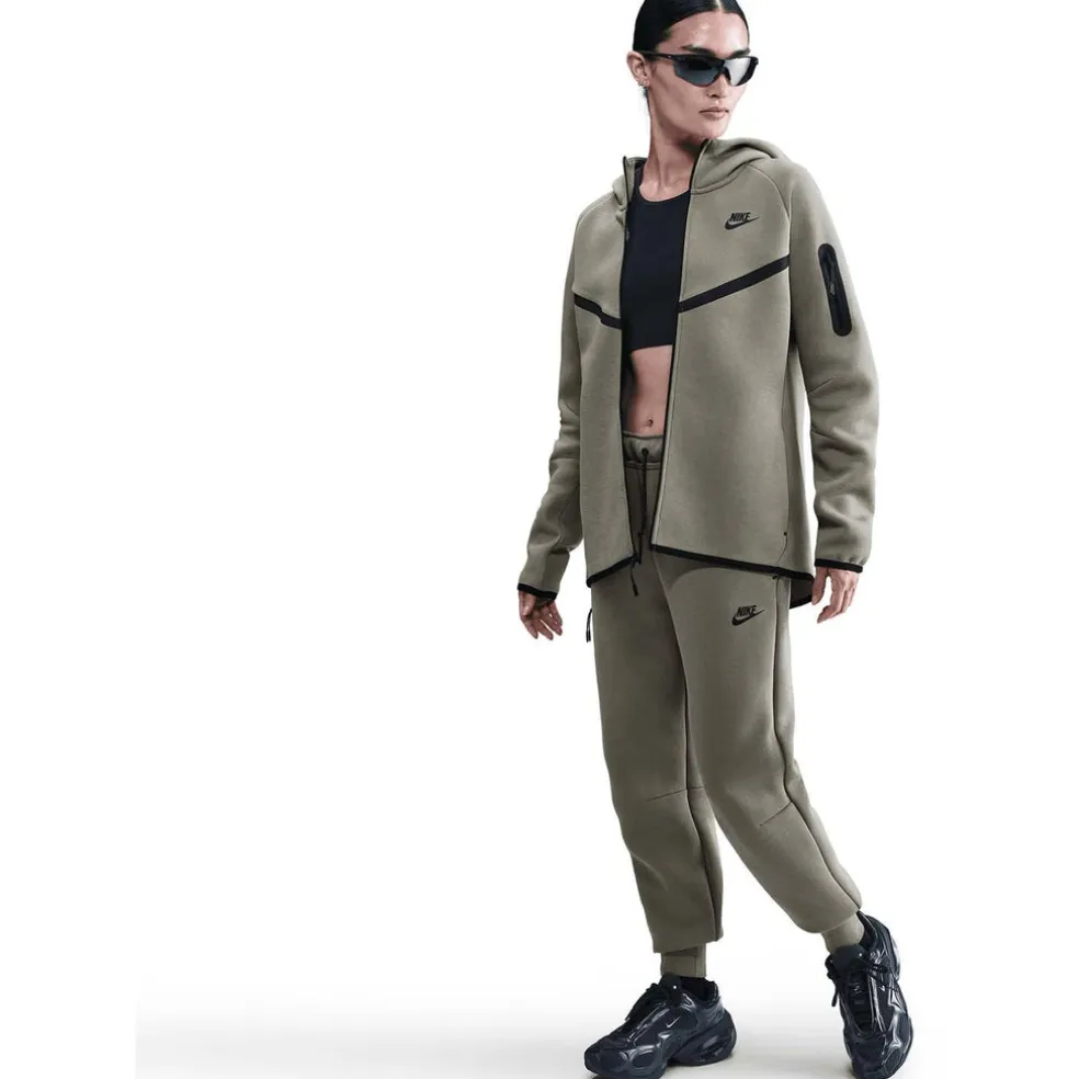 sportswear tech fleece windrun