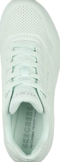 uno-frosty kicks